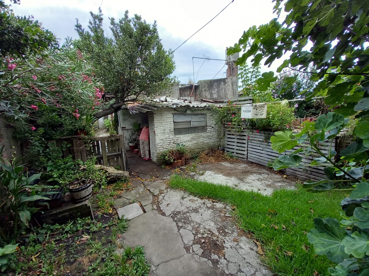 2 Casas a REMODELAR con 2 LOCALES LOTE Estrobel  6000