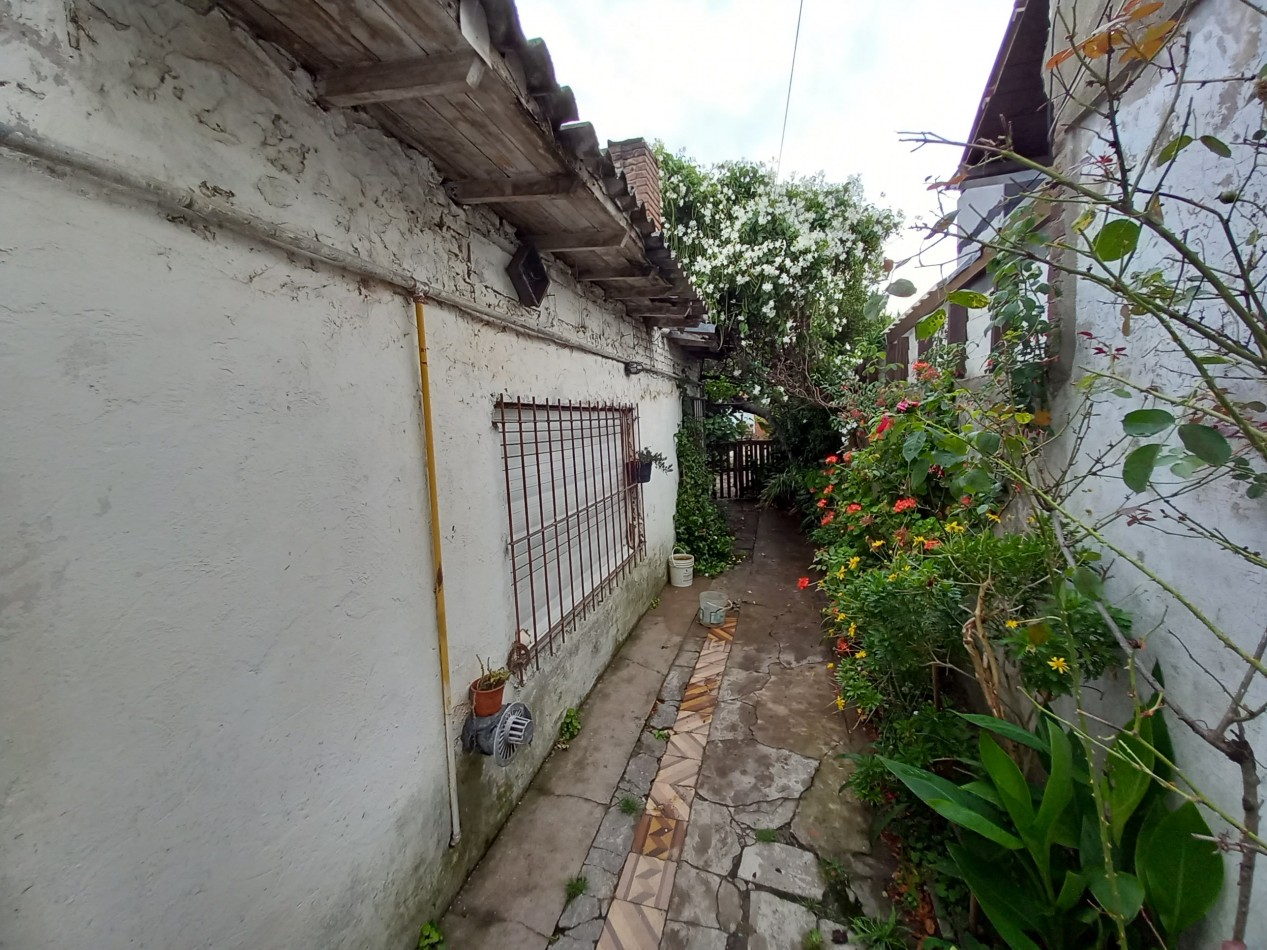 2 Casas a REMODELAR con 2 LOCALES LOTE Estrobel  6000