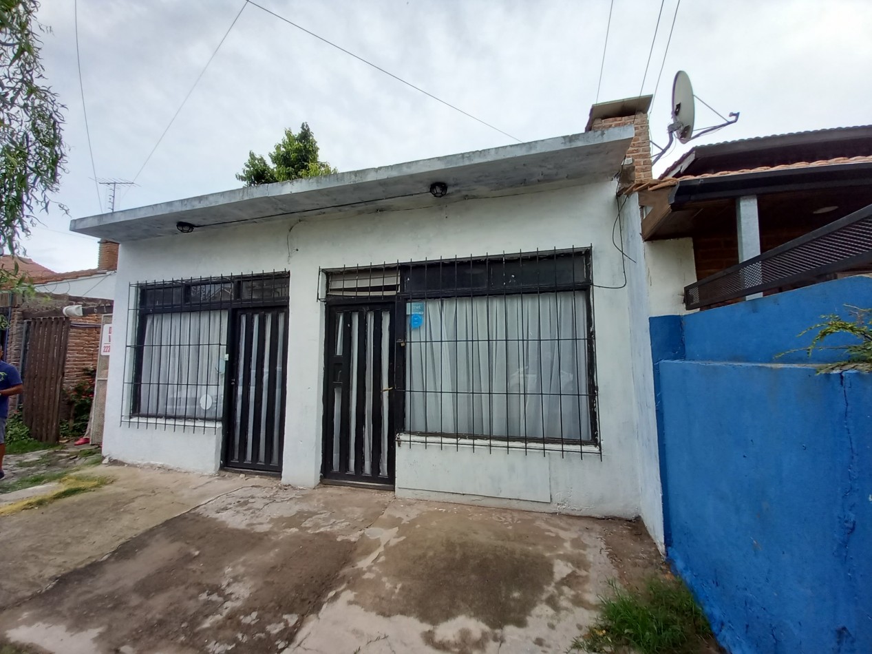 2 Casas a REMODELAR con 2 LOCALES LOTE Estrobel  6000