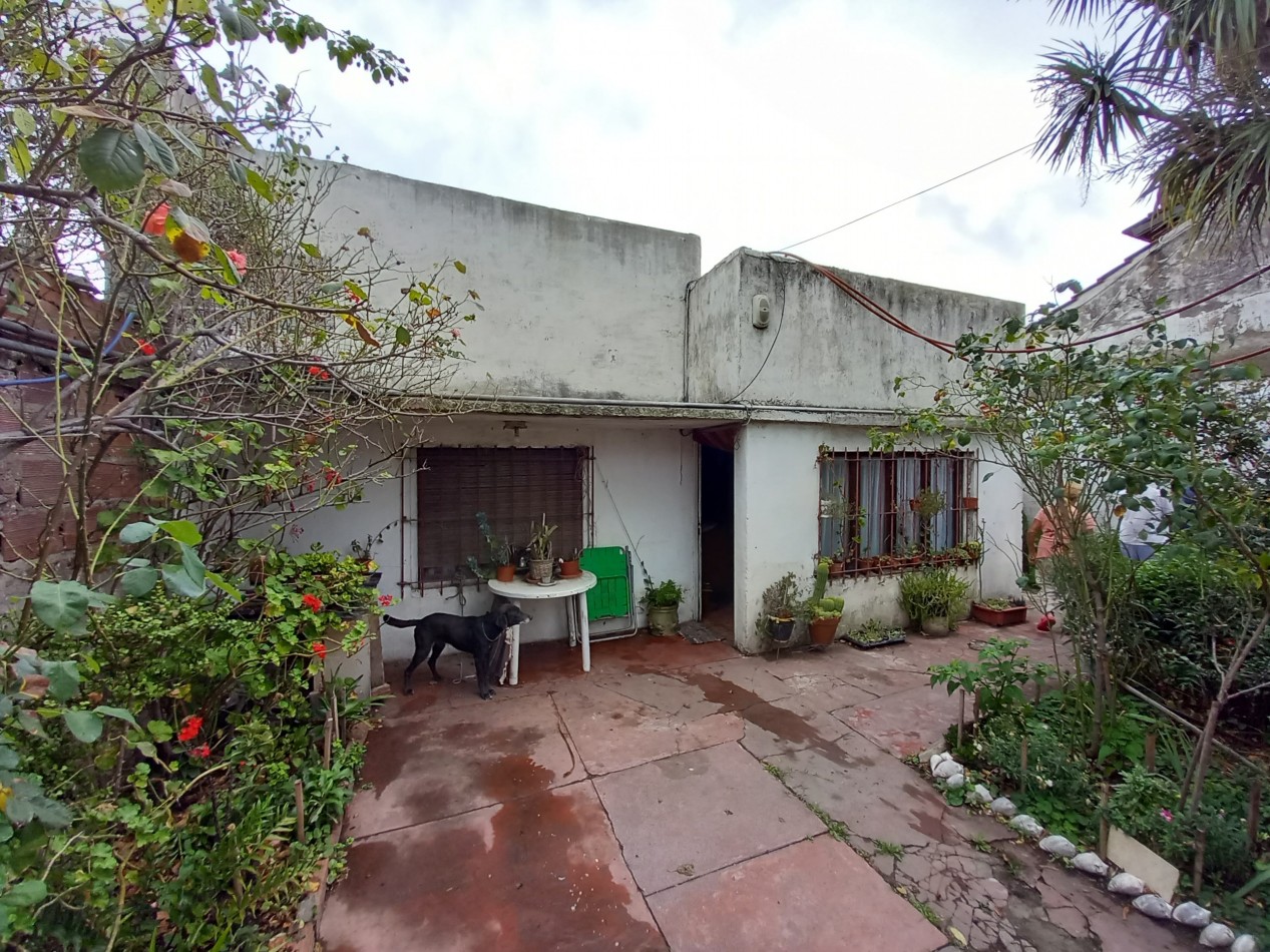 2 Casas a REMODELAR con 2 LOCALES LOTE Estrobel  6000