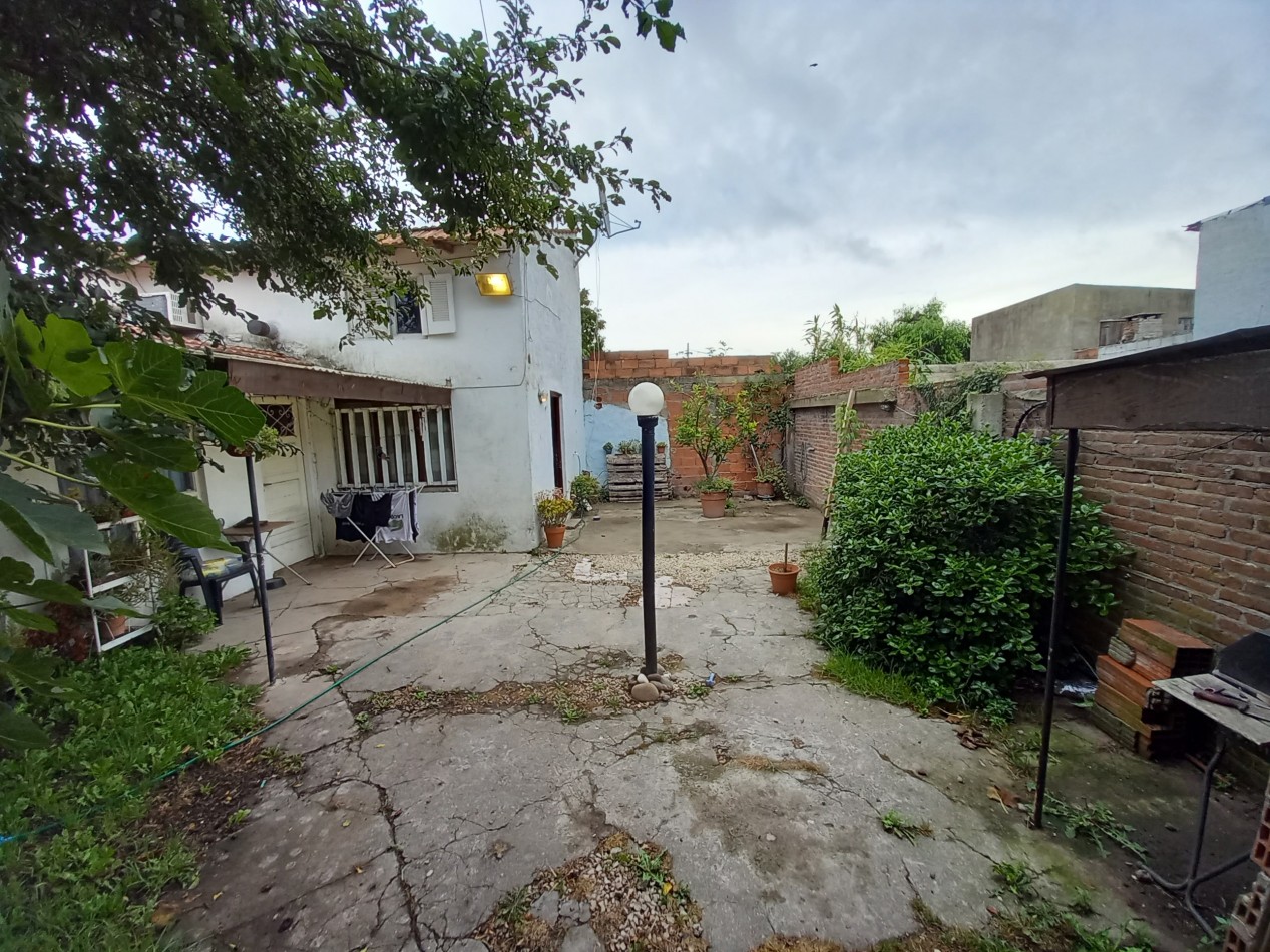 2 Casas a REMODELAR con 2 LOCALES LOTE Estrobel  6000