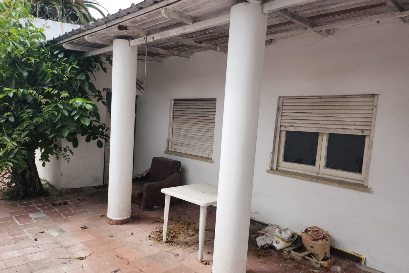 VENTA CHALET al FRENTE MAS CASA al FONDO-RETASADO