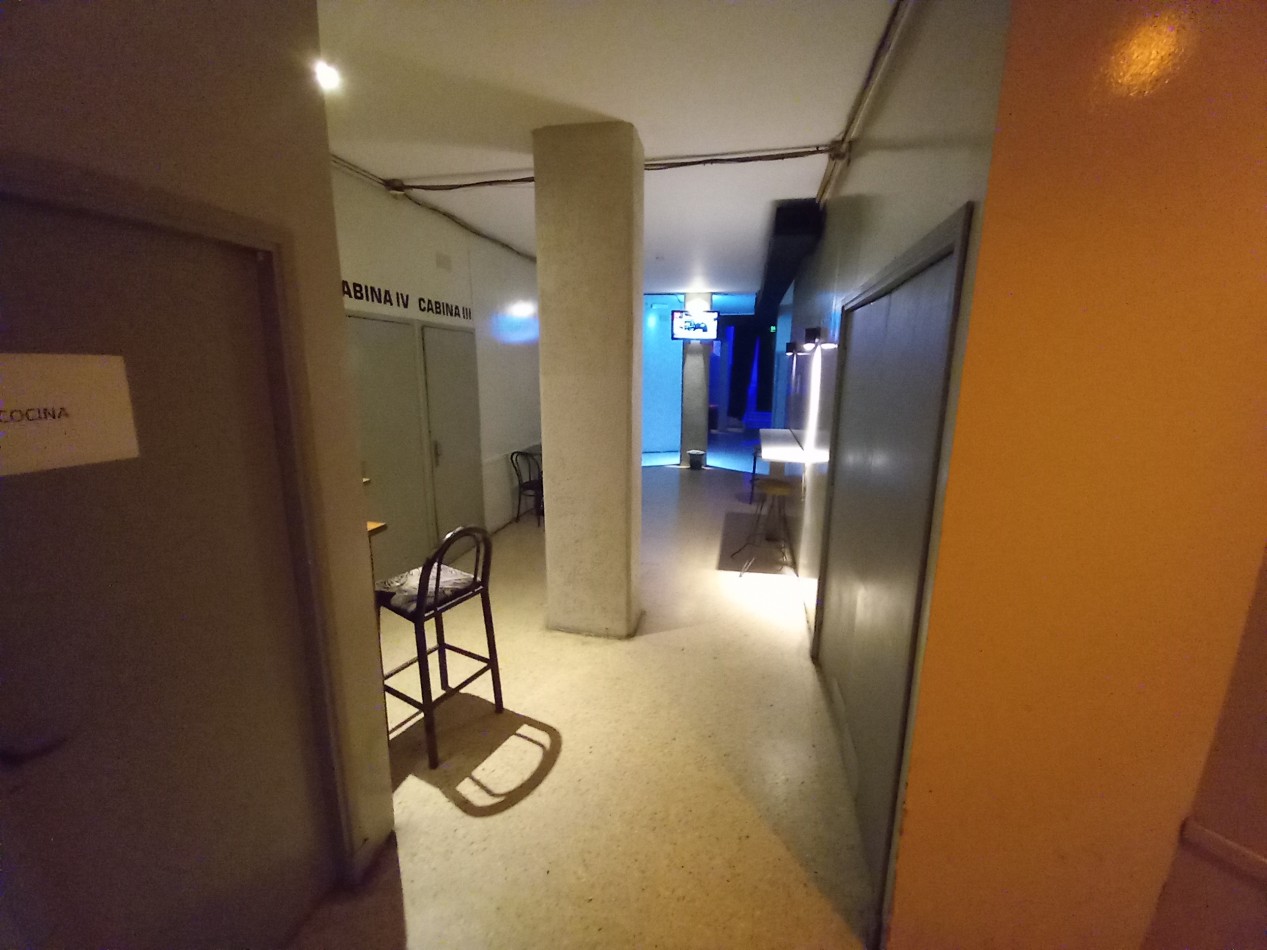 VENTA LOCAL en SUBSUELO SALON en GALERIA 200 Metros MAS 2 LOCALES CENTRO 