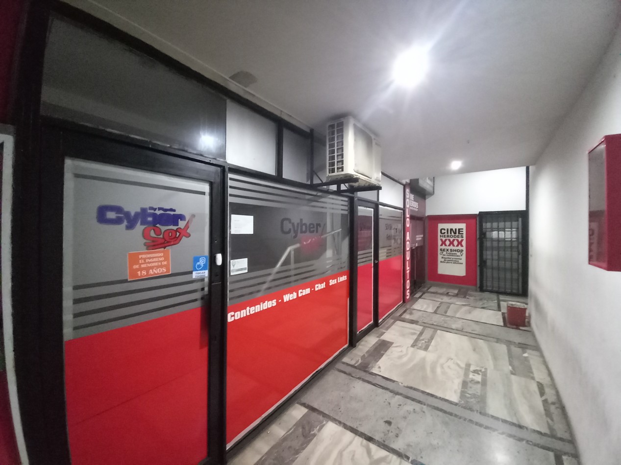 VENTA LOCAL en SUBSUELO SALON en GALERIA 200 Metros MAS 2 LOCALES CENTRO 