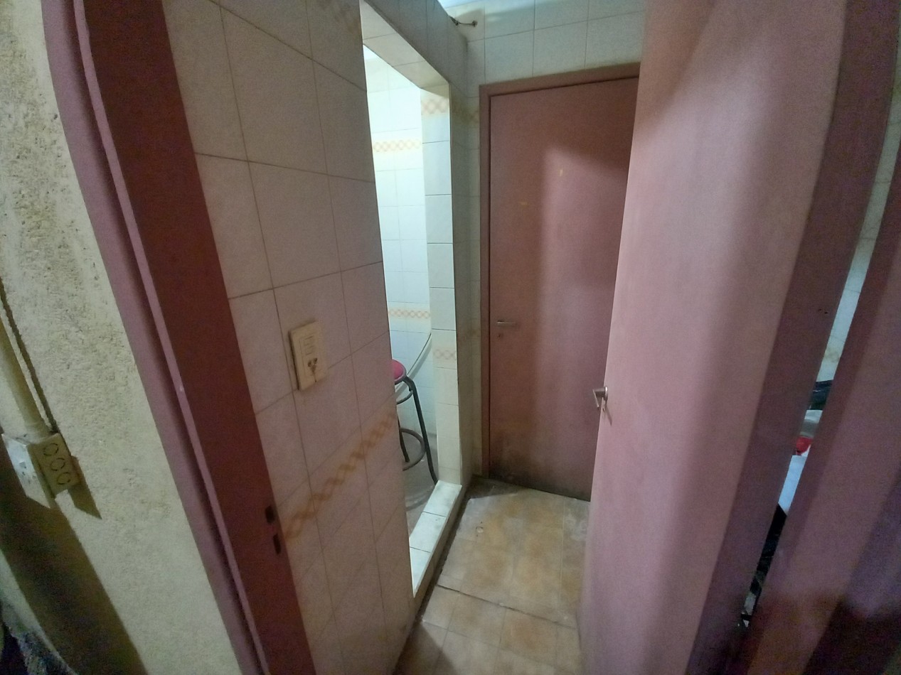 VENTA LOCAL en SUBSUELO SALON en GALERIA 200 Metros MAS 2 LOCALES CENTRO 