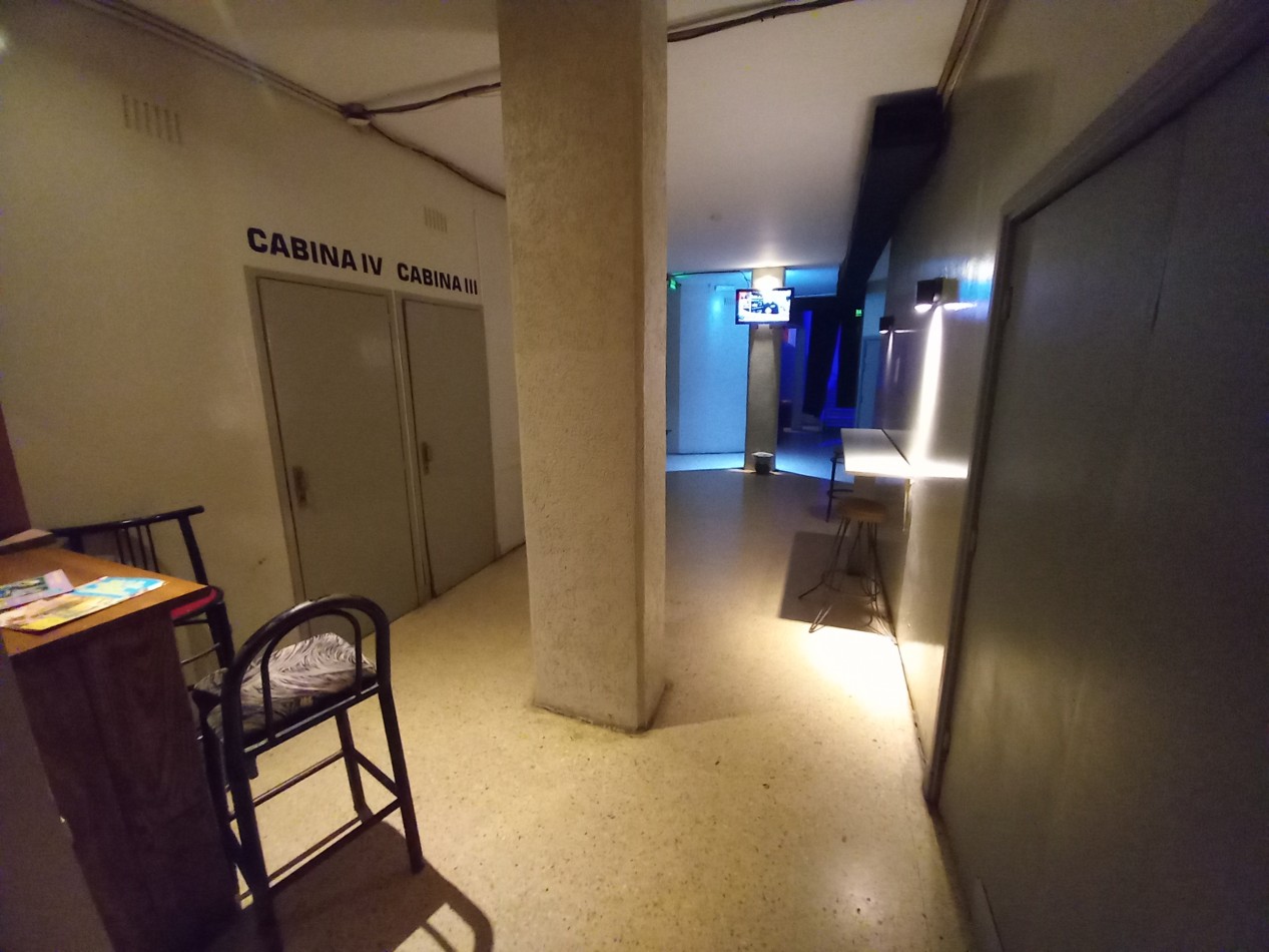 VENTA LOCAL en SUBSUELO SALON en GALERIA 200 Metros MAS 2 LOCALES CENTRO 