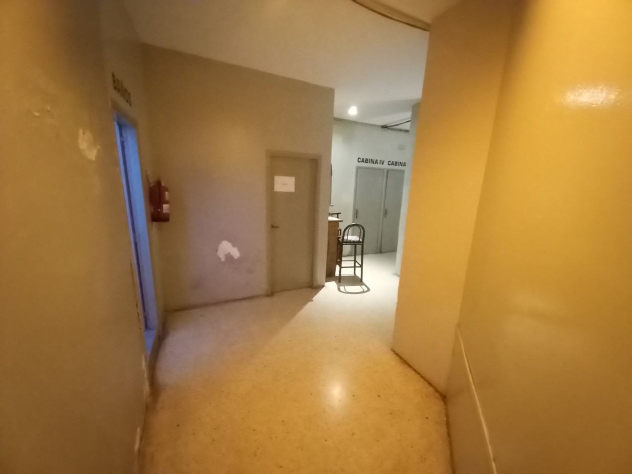 VENTA LOCAL en SUBSUELO SALON en GALERIA 200 Metros MAS 2 LOCALES CENTRO 