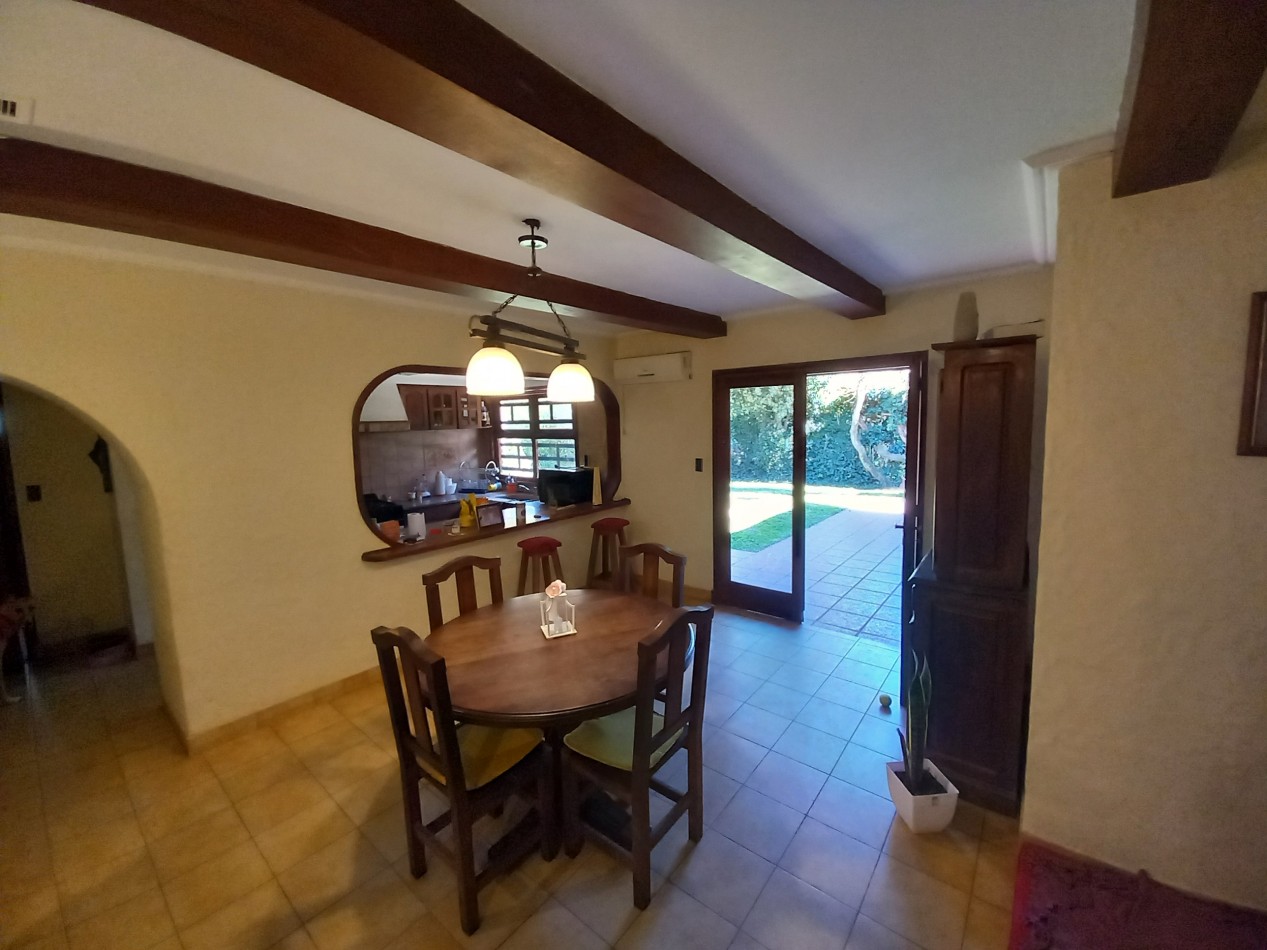 VENTA CHALET 5AMB EXCELENTE PARQUE PILETA COCHERA 