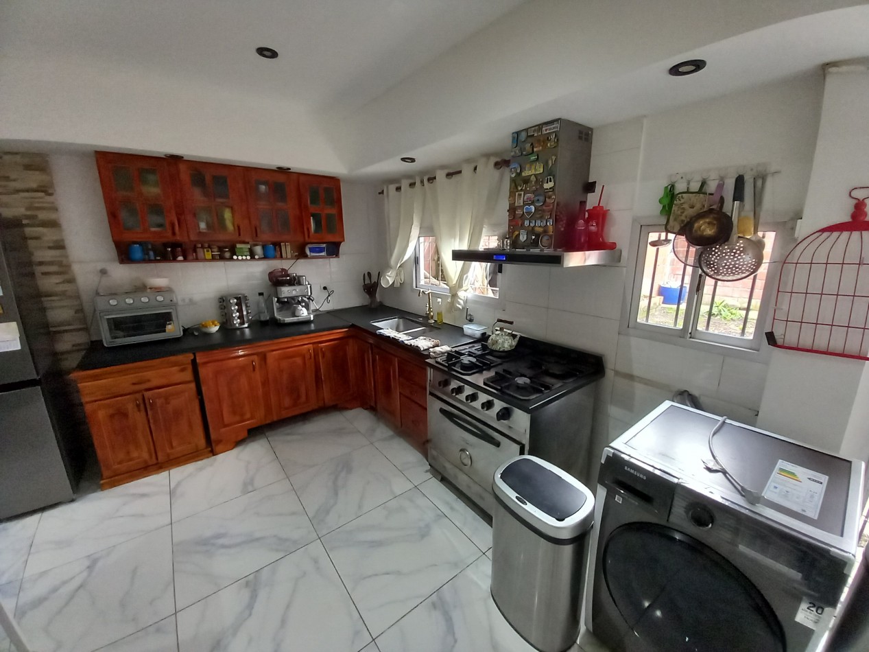 VENTA CASA 4AMB COCHERA DOBLE PARQUE Juan a. Peña al 6.600