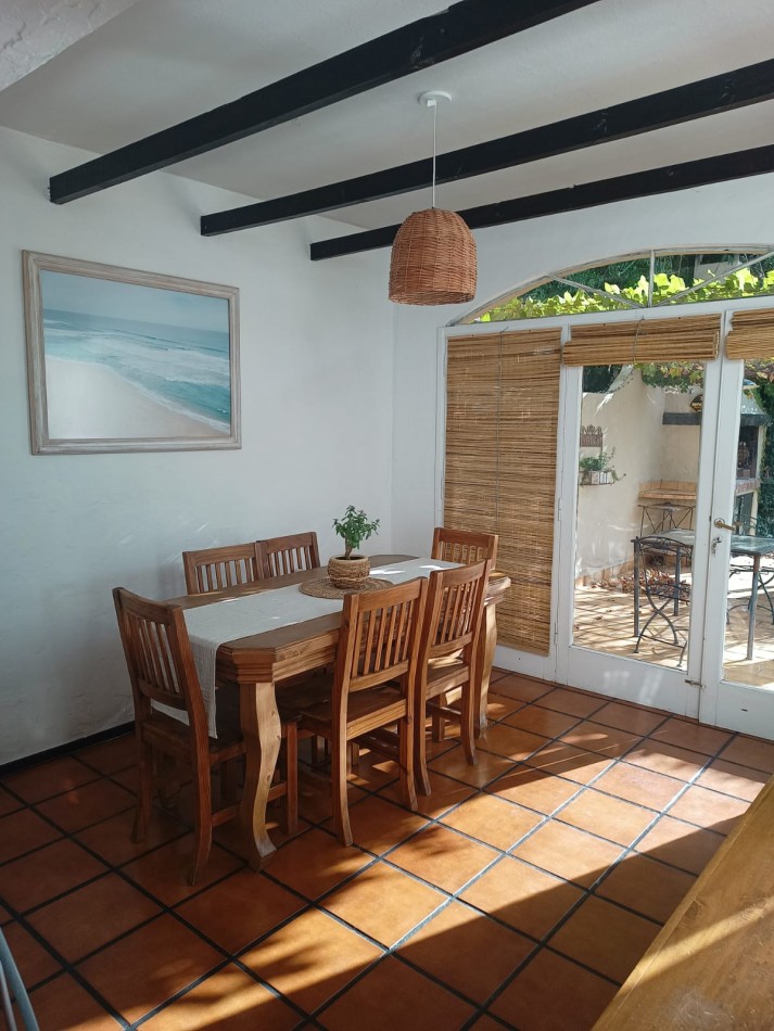 VENTA CASA EXCELENTE 4 AMB APTO CREDITO PILETA y PARQUE en BARRIO LOS TILOS.-CONSULTE