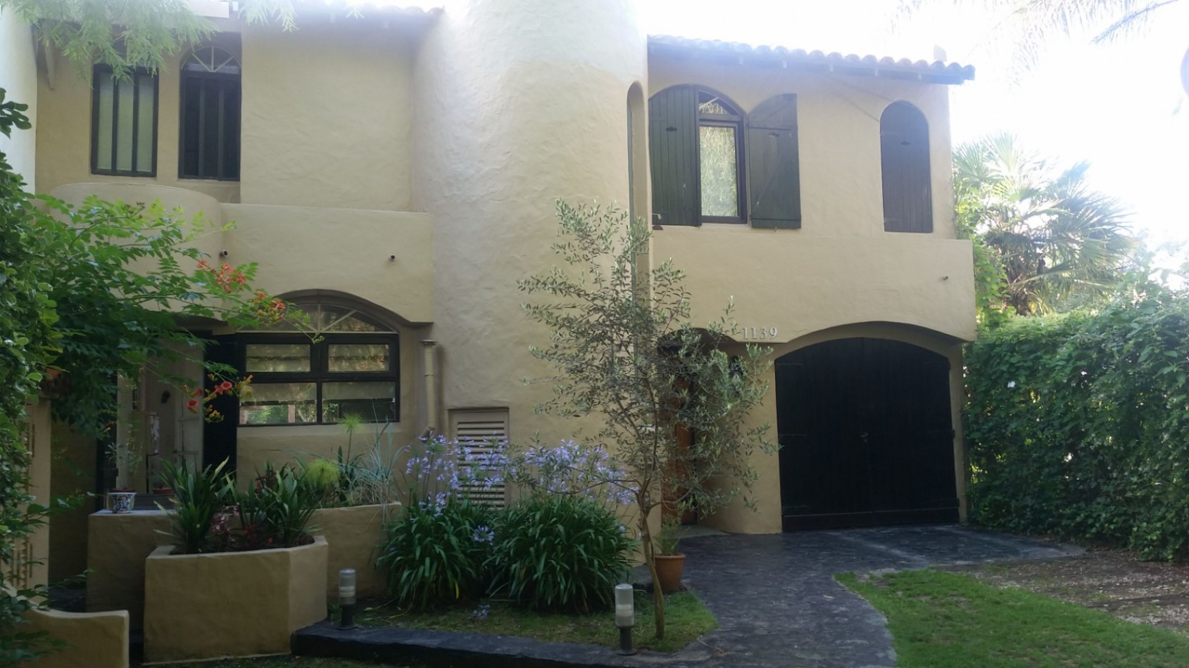 VENTA CASA EXCELENTE 4 AMB APTO CREDITO PILETA y PARQUE en BARRIO LOS TILOS.-CONSULTE