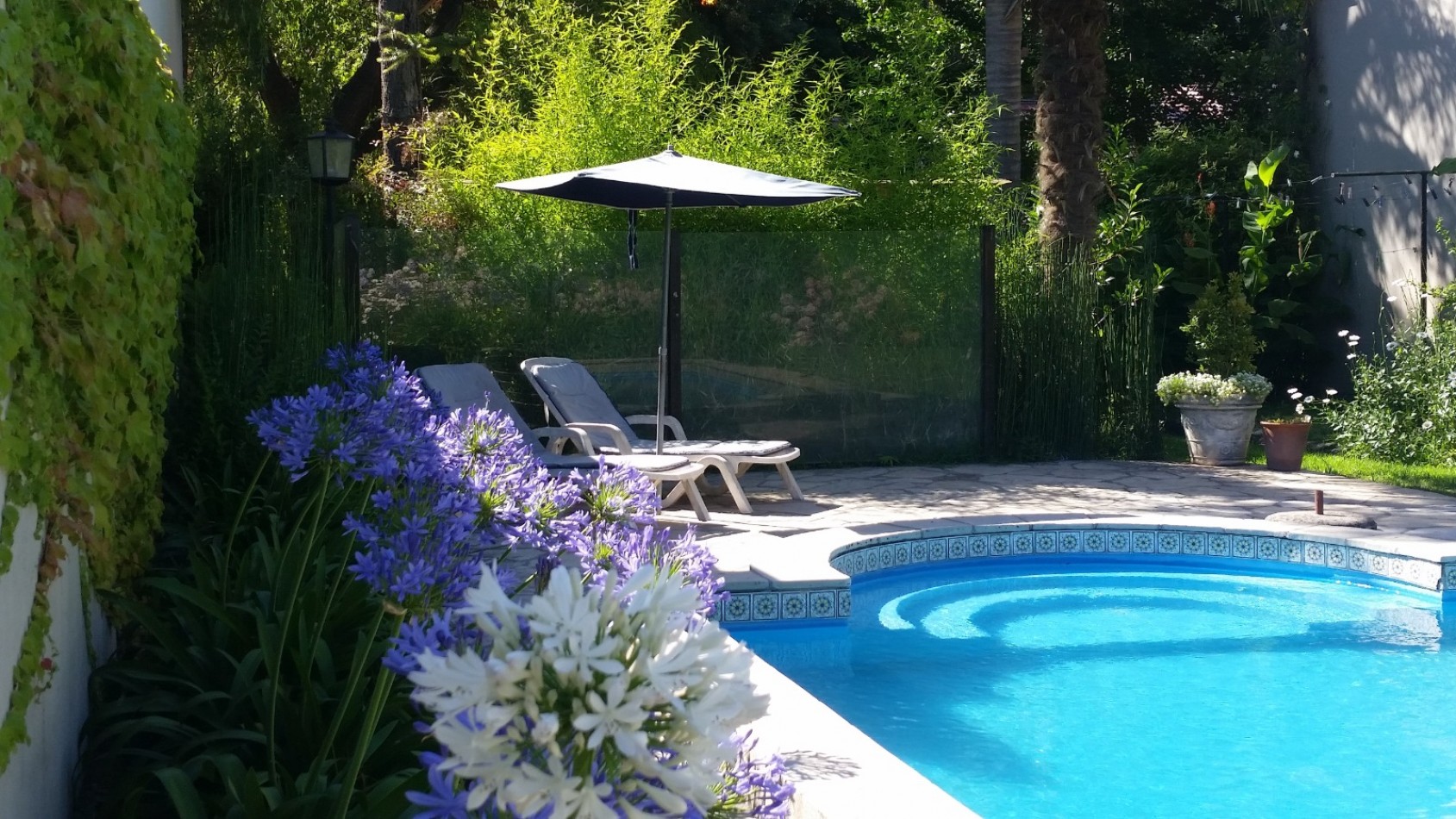 VENTA CASA EXCELENTE 4 AMB APTO CREDITO PILETA y PARQUE en BARRIO LOS TILOS.-CONSULTE