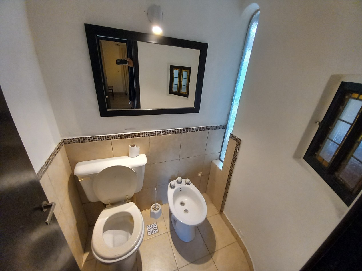 VENTA CASA EXCELENTE 4 AMB APTO CREDITO PILETA y PARQUE en BARRIO LOS TILOS.-CONSULTE