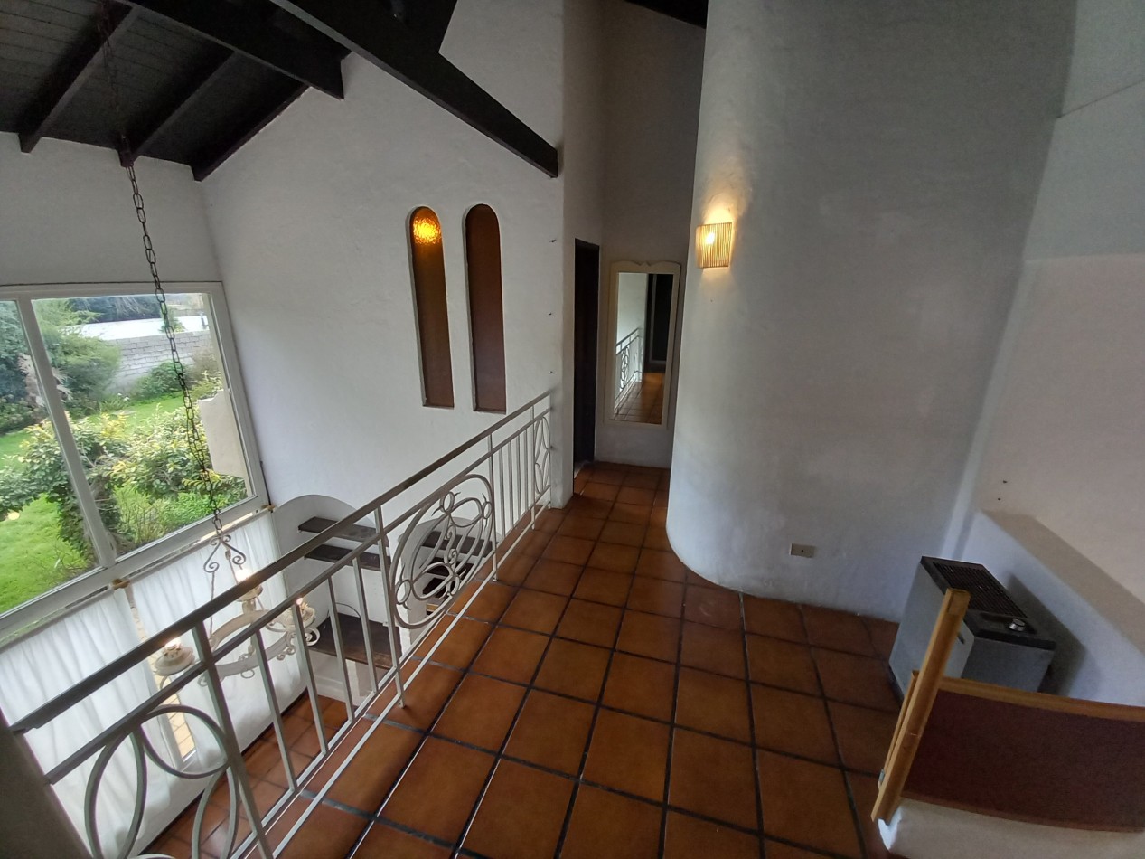 VENTA CASA EXCELENTE 4 AMB APTO CREDITO PILETA y PARQUE en BARRIO LOS TILOS.-CONSULTE