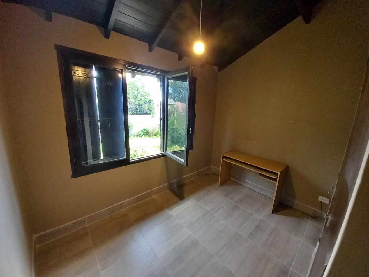 VENTA CASA EXCELENTE 4 AMB APTO CREDITO PILETA y PARQUE en BARRIO LOS TILOS.-CONSULTE