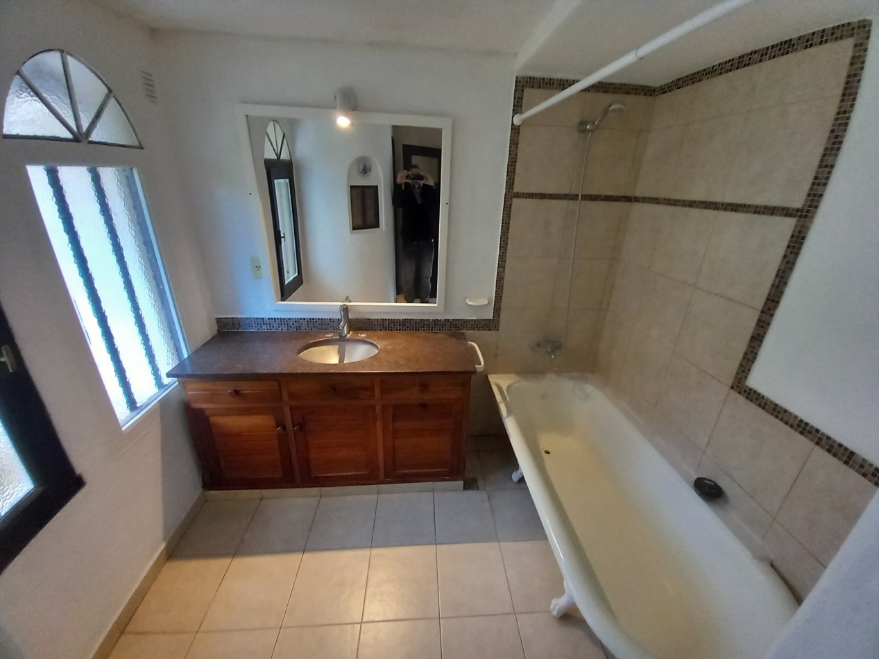 VENTA CASA EXCELENTE 4 AMB APTO CREDITO PILETA y PARQUE en BARRIO LOS TILOS.-CONSULTE