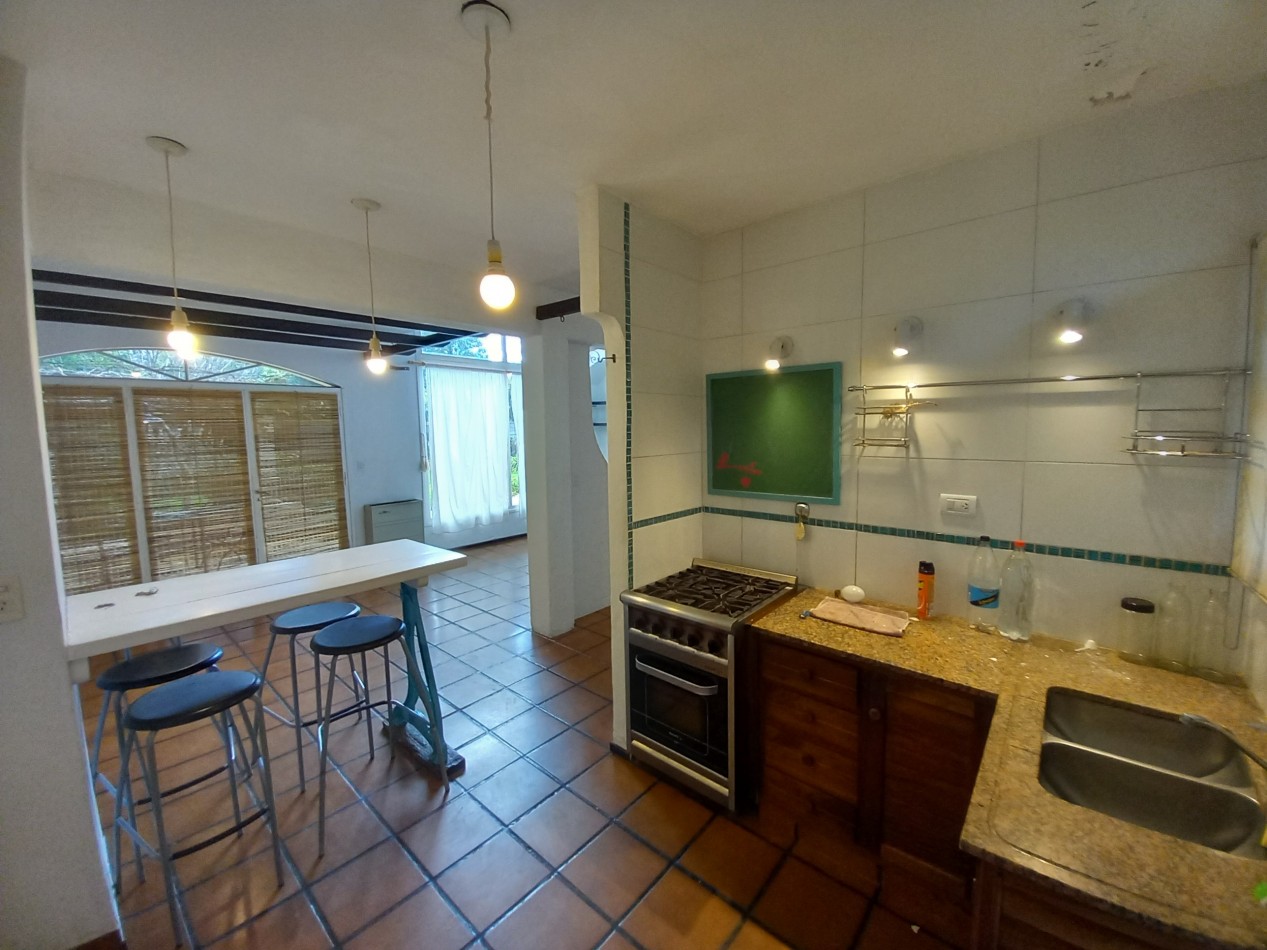 VENTA CASA EXCELENTE 4 AMB APTO CREDITO PILETA y PARQUE en BARRIO LOS TILOS.-CONSULTE