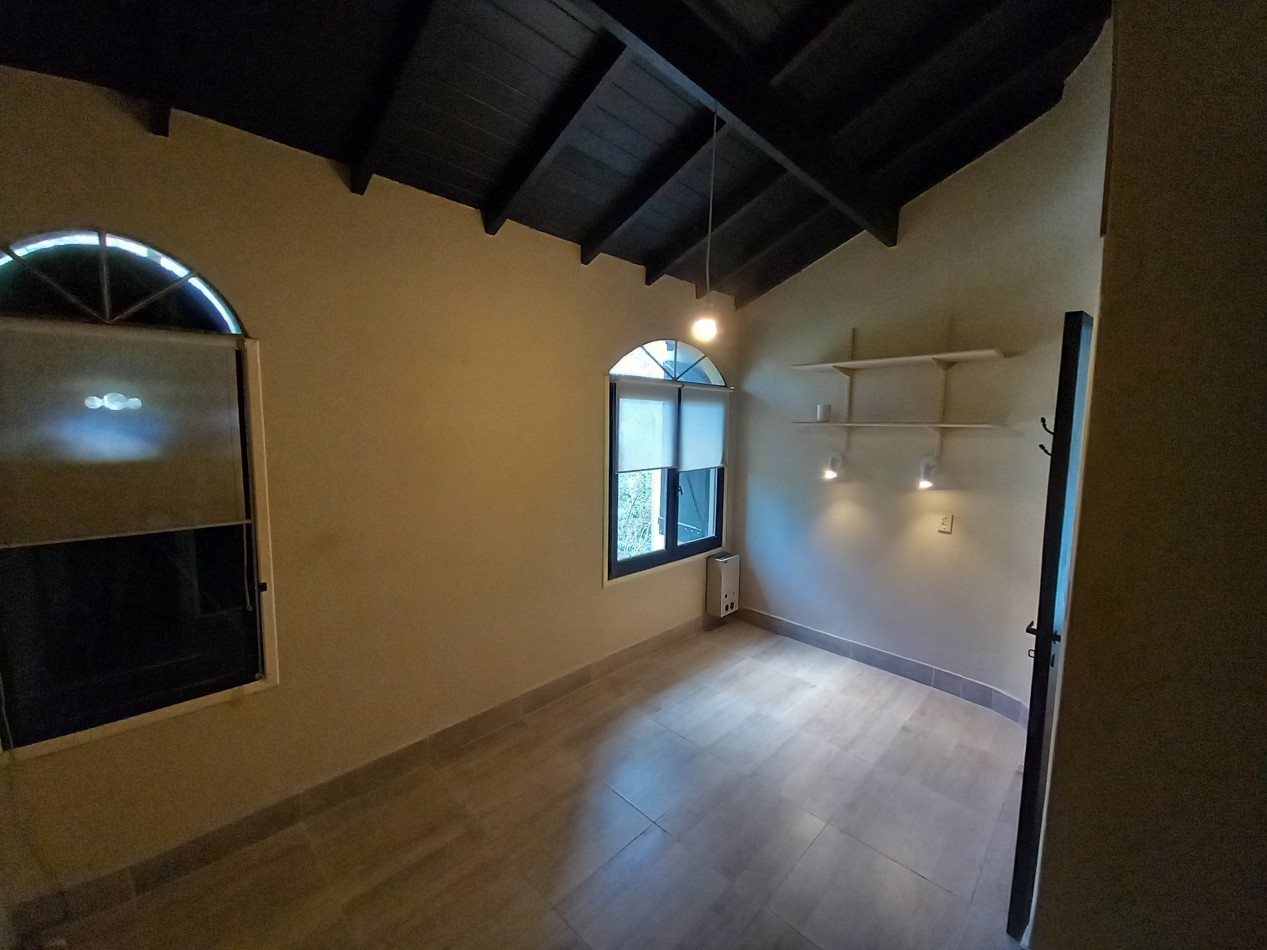 VENTA CASA EXCELENTE 4 AMB APTO CREDITO PILETA y PARQUE en BARRIO LOS TILOS.-CONSULTE