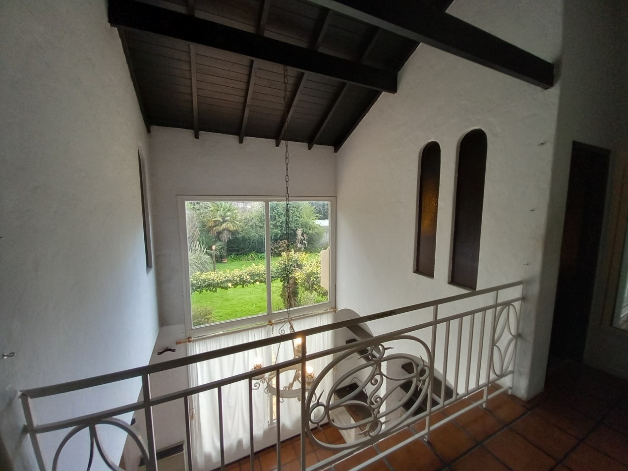 VENTA CASA EXCELENTE 4 AMB APTO CREDITO PILETA y PARQUE en BARRIO LOS TILOS.-CONSULTE