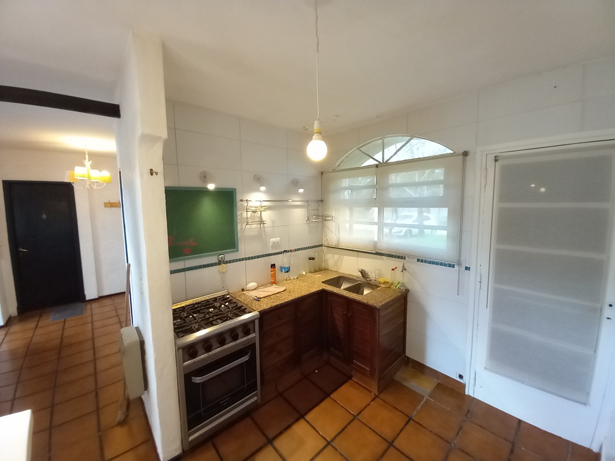 VENTA CASA EXCELENTE 4 AMB APTO CREDITO PILETA y PARQUE en BARRIO LOS TILOS.-CONSULTE