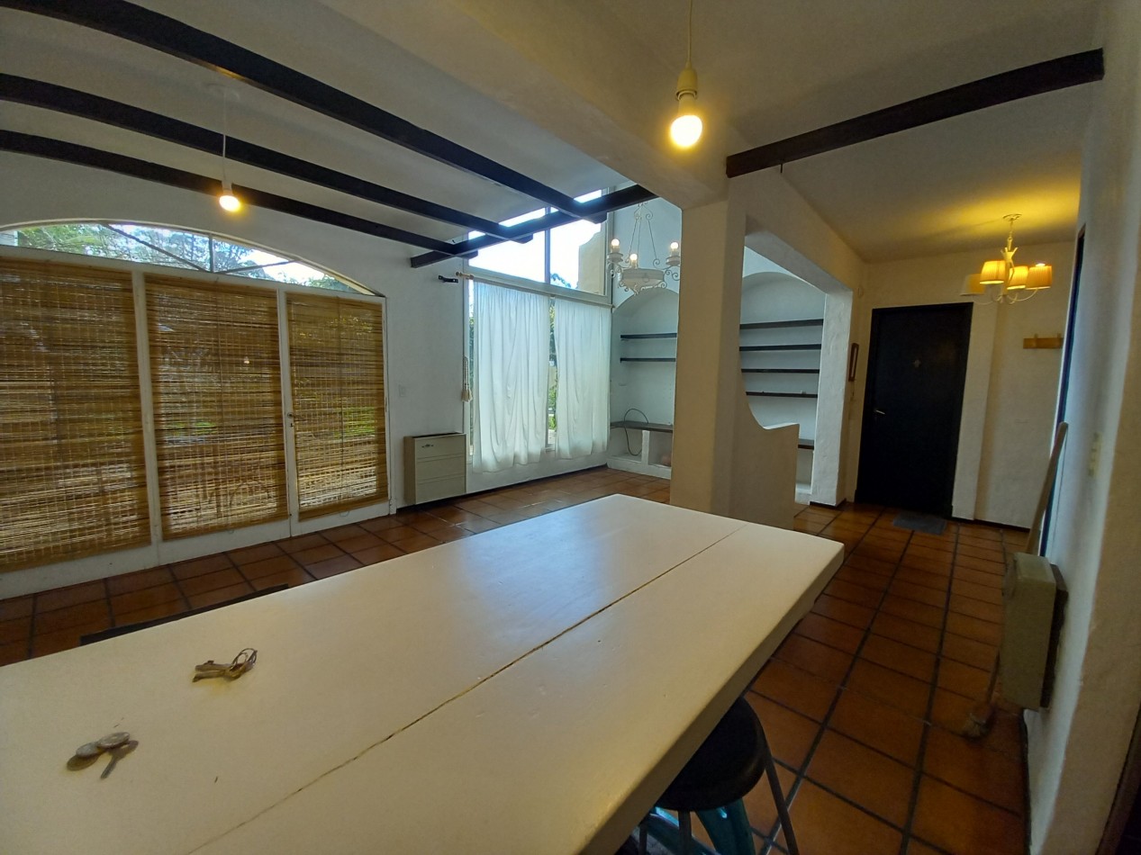 VENTA CASA EXCELENTE 4 AMB APTO CREDITO PILETA y PARQUE en BARRIO LOS TILOS.-CONSULTE