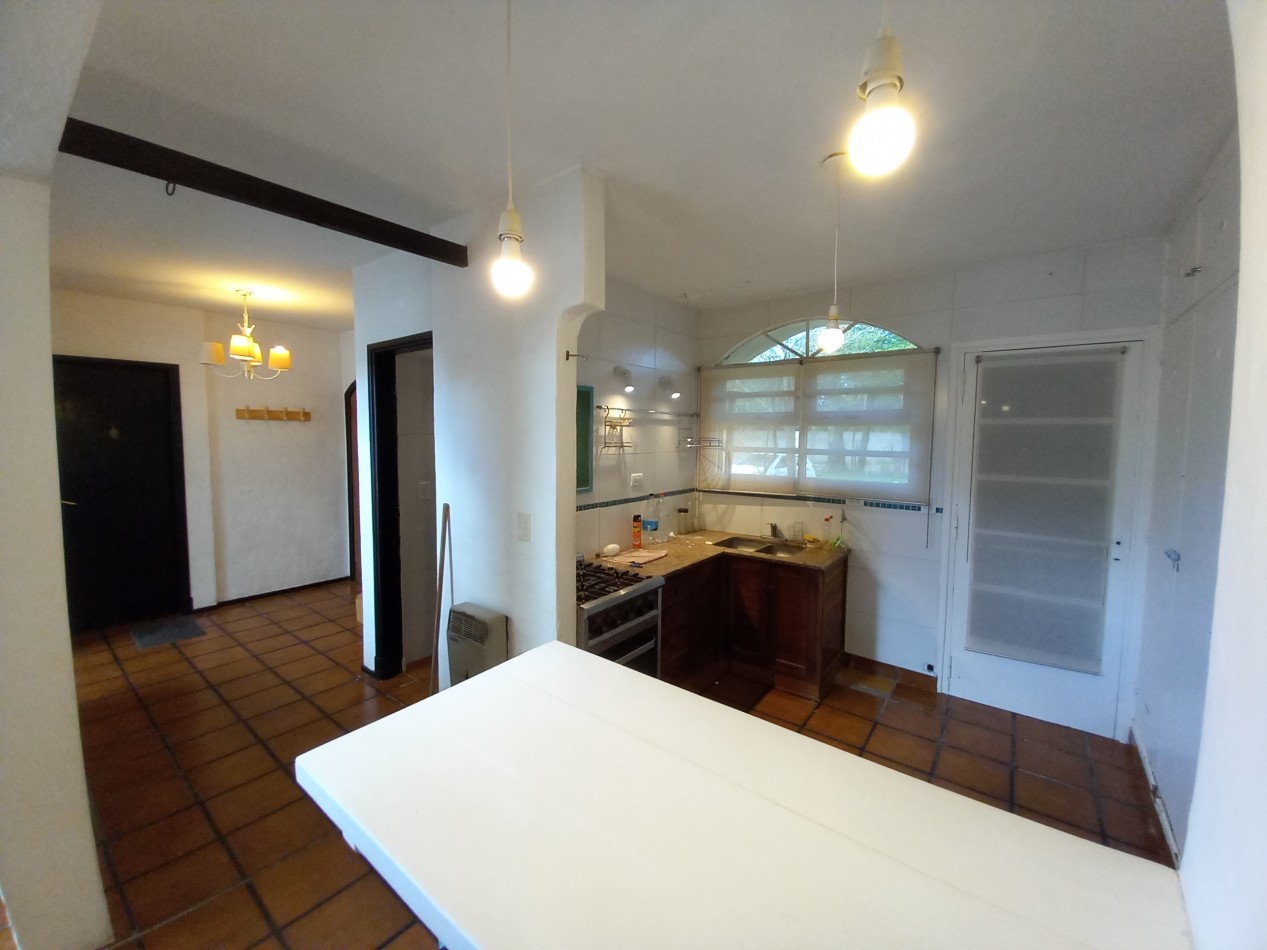 VENTA CASA EXCELENTE 4 AMB APTO CREDITO PILETA y PARQUE en BARRIO LOS TILOS.-CONSULTE