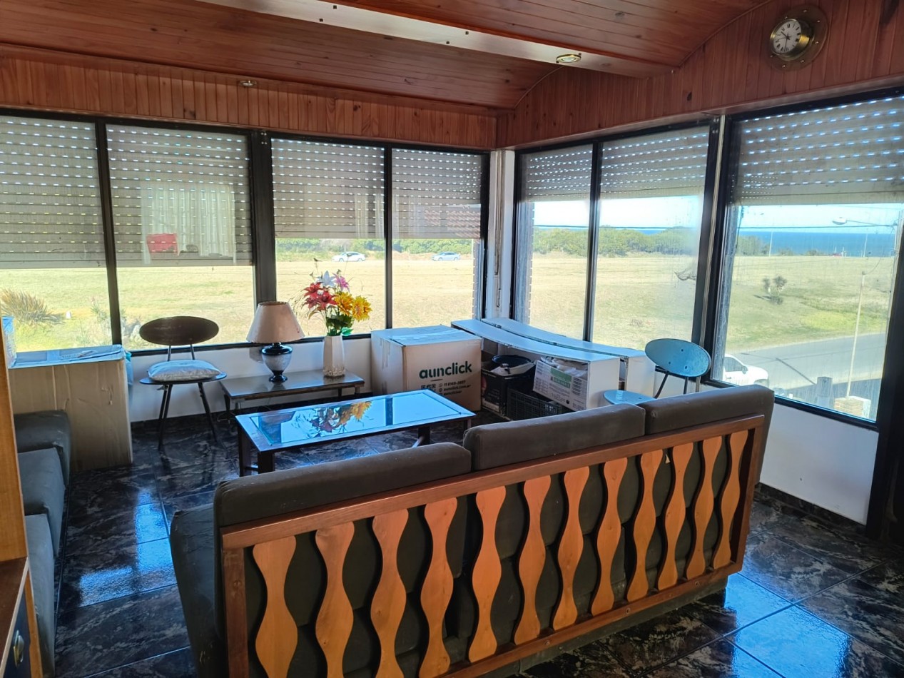 VEBTA de 2 CASAS FRENTE AL MAR BARRIO SAN JACINTO-EXCELENTE INVERSION