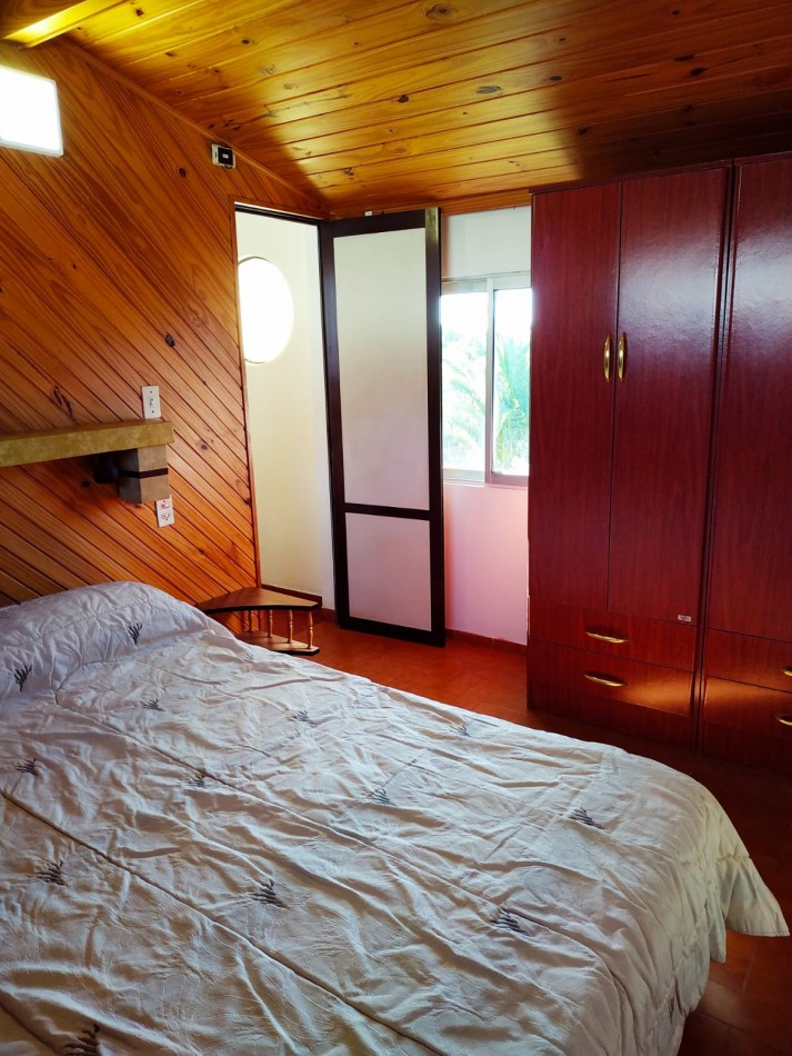 VEBTA de 2 CASAS FRENTE AL MAR BARRIO SAN JACINTO-EXCELENTE INVERSION