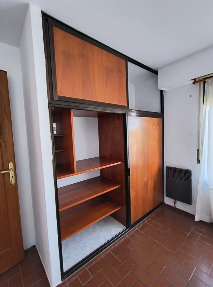 VEBTA de 2 CASAS FRENTE AL MAR BARRIO SAN JACINTO-EXCELENTE INVERSION