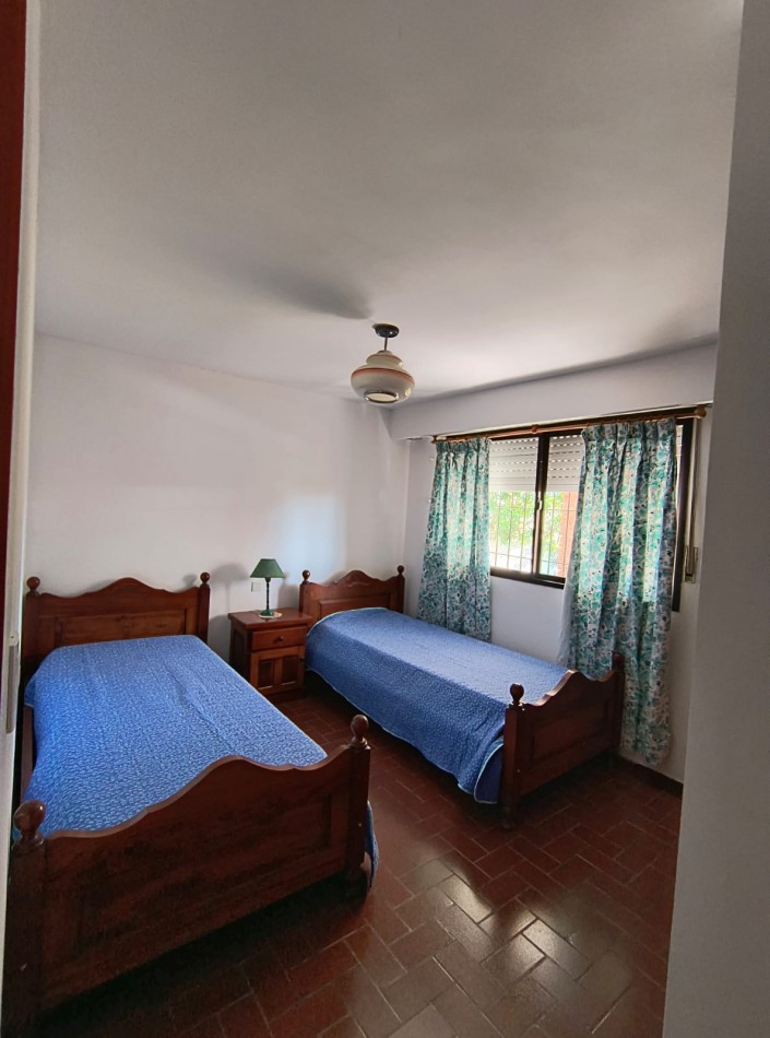 VEBTA de 2 CASAS FRENTE AL MAR BARRIO SAN JACINTO-EXCELENTE INVERSION