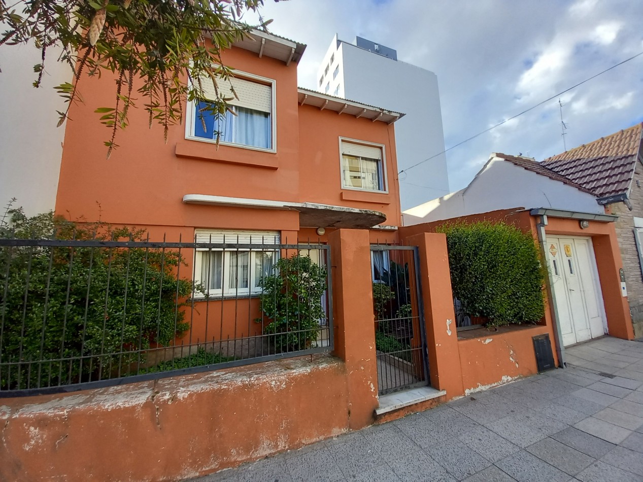 VENTA 2 CASAS en BLOCK-IDEAL para RELIZAR EDIFICIO-INVERSION-ESPAÑA y BOLIVAR