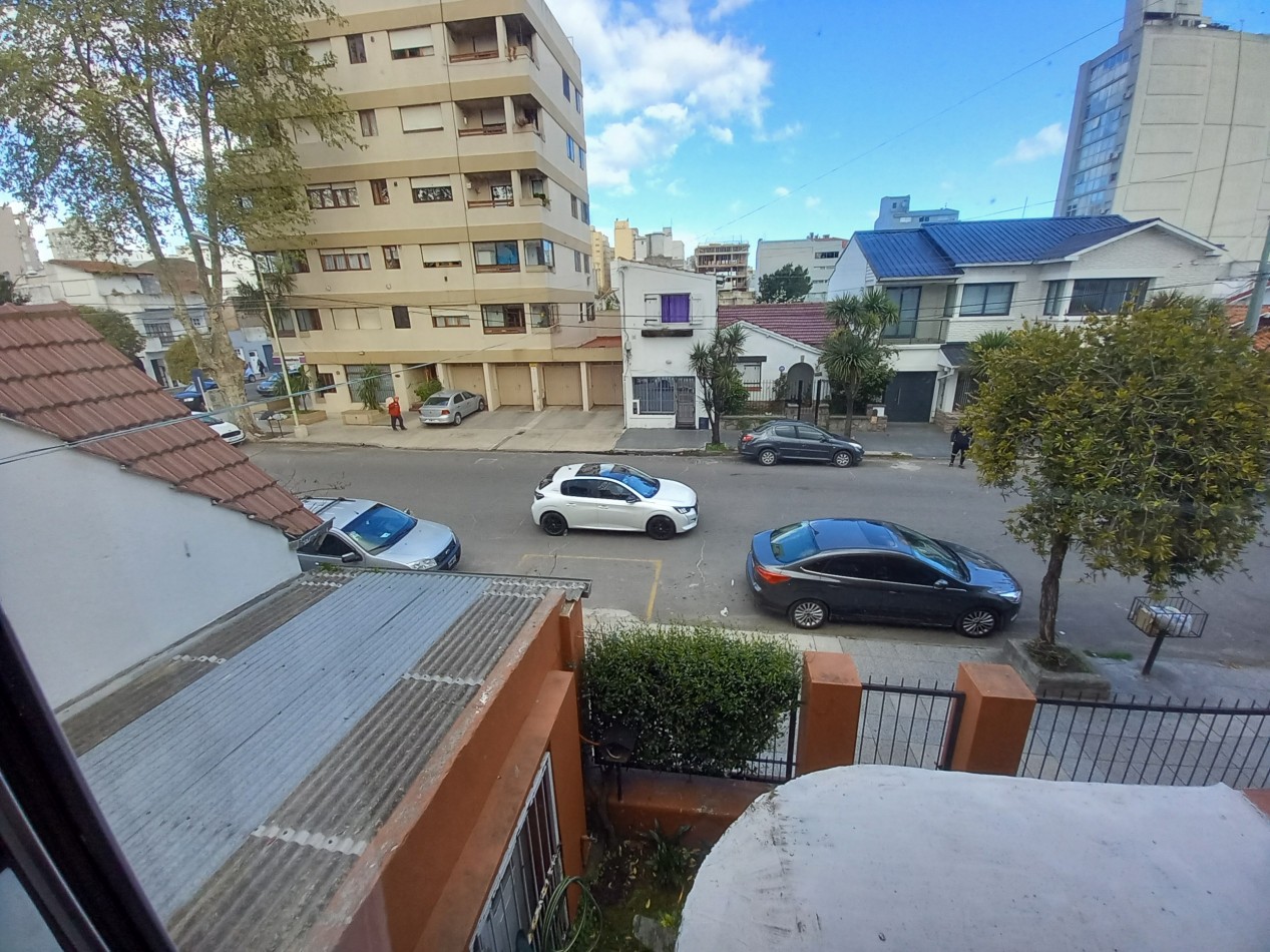 VENTA 2 CASAS en BLOCK-IDEAL para RELIZAR EDIFICIO-INVERSION-ESPAÑA y BOLIVAR