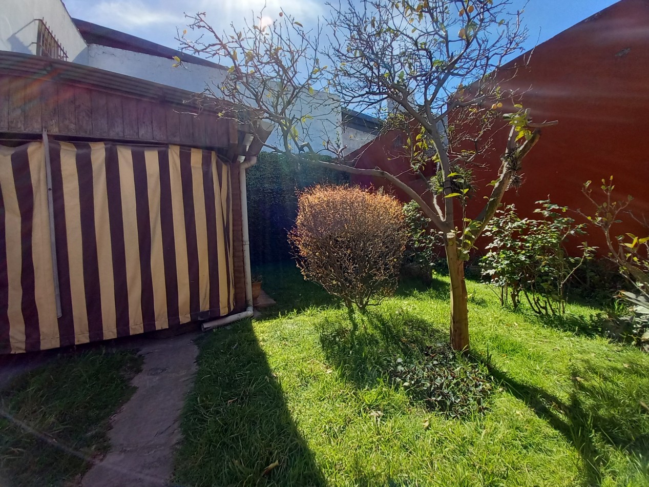 VENTA CASA  COCHERA PATIO ITUZAINGO Y CHAMPAGNAT