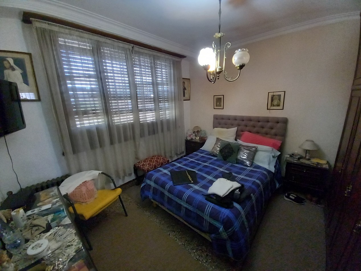 VENTA CASA  COCHERA PATIO ITUZAINGO Y CHAMPAGNAT