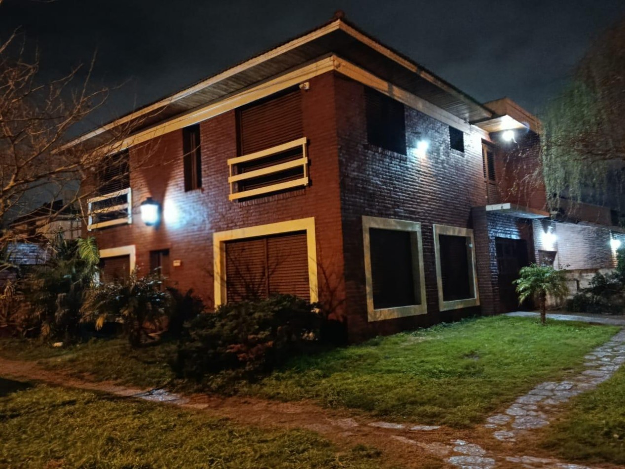 VENTA CHALET 5AMB PATIO COCHERA PARRILLA CONSTITUCION-RETASADO 