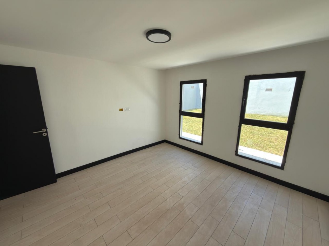  VENTA CASA RECICLADA 2 BAÑOS PARQUE LAVADERO  PERMUTA