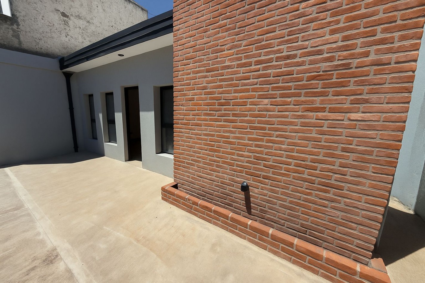  VENTA CASA RECICLADA 2 BAÑOS PARQUE LAVADERO  PERMUTA