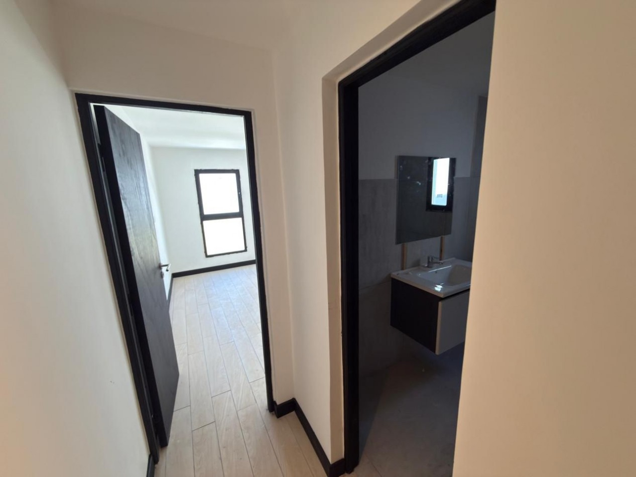  VENTA CASA RECICLADA 2 BAÑOS PARQUE LAVADERO  PERMUTA