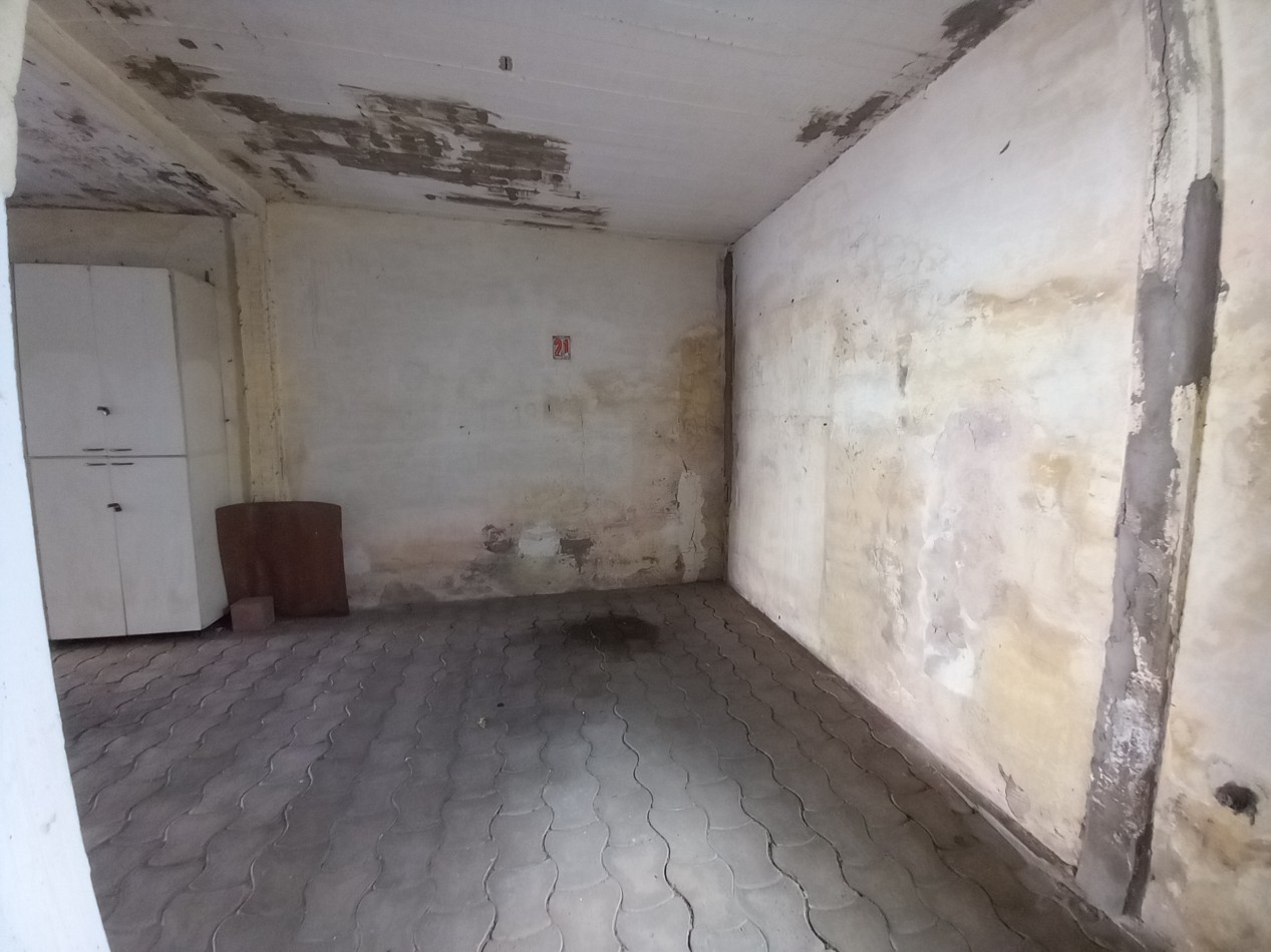 VENTA COCHERA CUBIERTA EXCELENTE ACCESO ARENALES al 3000