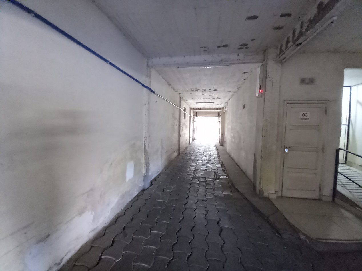 VENTA COCHERA CUBIERTA EXCELENTE ACCESO ARENALES al 3000