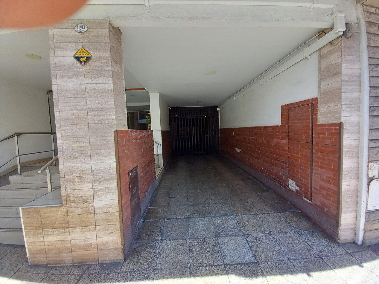 VENTA COCHERA CUBIERTA EXCELENTE ACCESO ARENALES al 3000