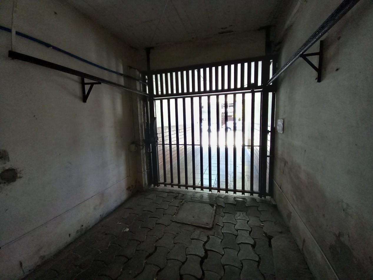 VENTA COCHERA CUBIERTA EXCELENTE ACCESO ARENALES al 3000