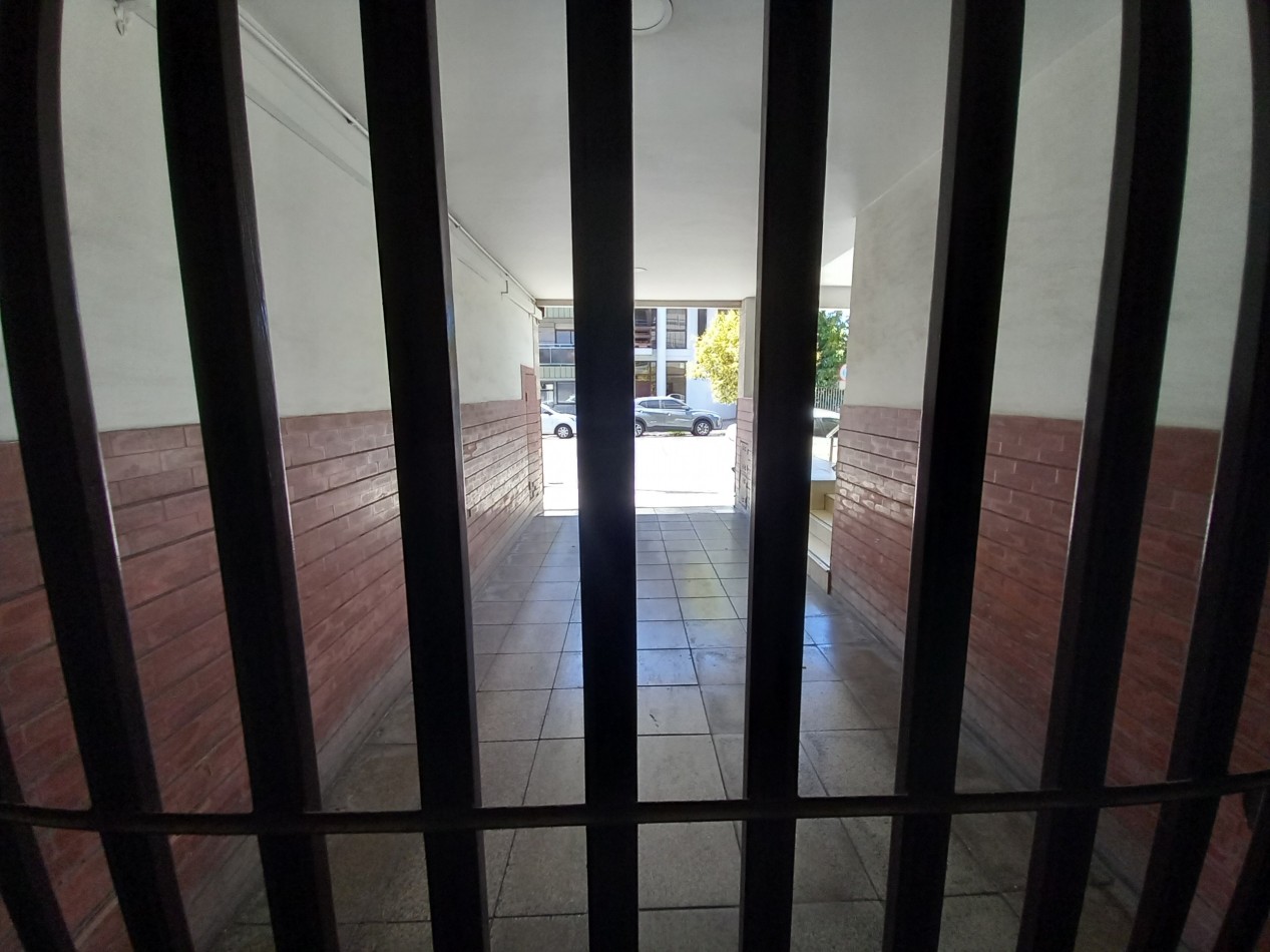 VENTA COCHERA CUBIERTA EXCELENTE ACCESO ARENALES al 3000