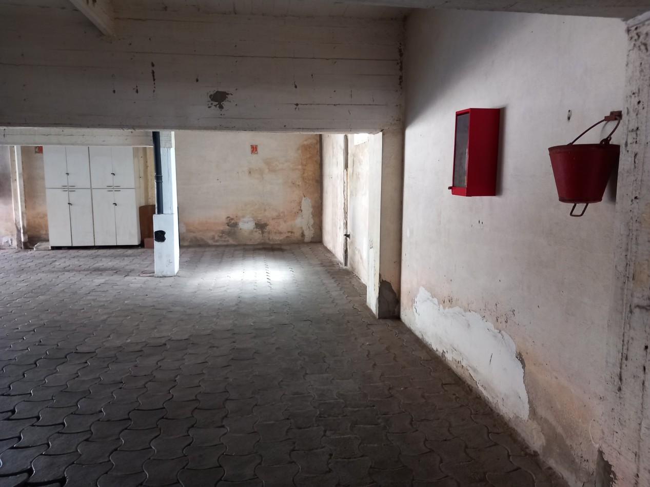 VENTA COCHERA CUBIERTA EXCELENTE ACCESO ARENALES al 3000