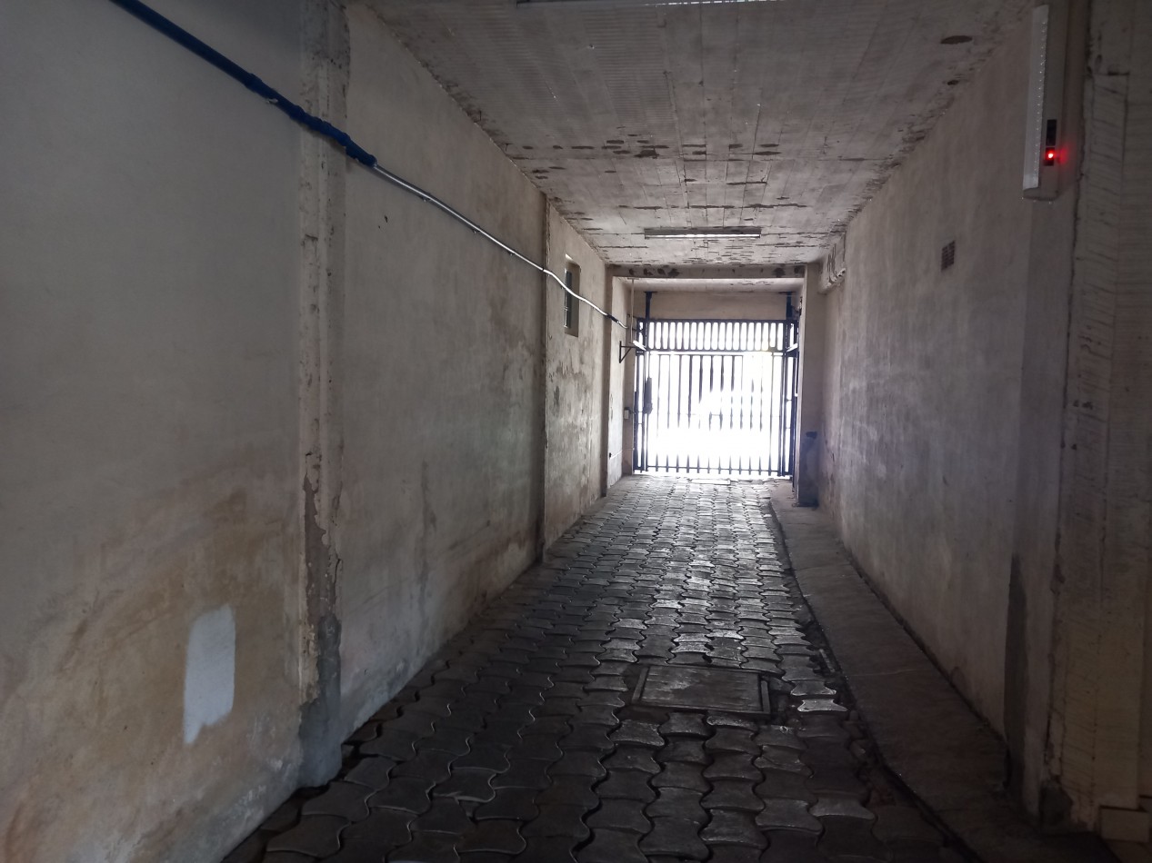 VENTA COCHERA CUBIERTA EXCELENTE ACCESO ARENALES al 3000