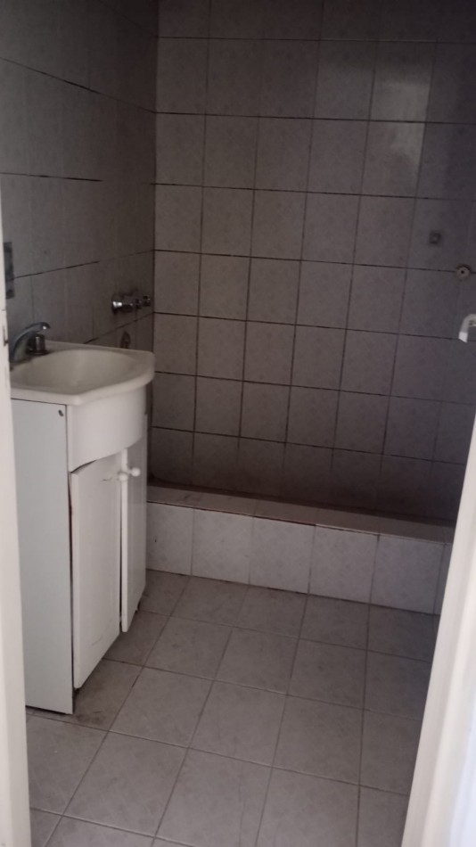 VENTA EN BLOCK 2 CASAS 1 Casa Al Frente y otra al Fondo Moreno 9100