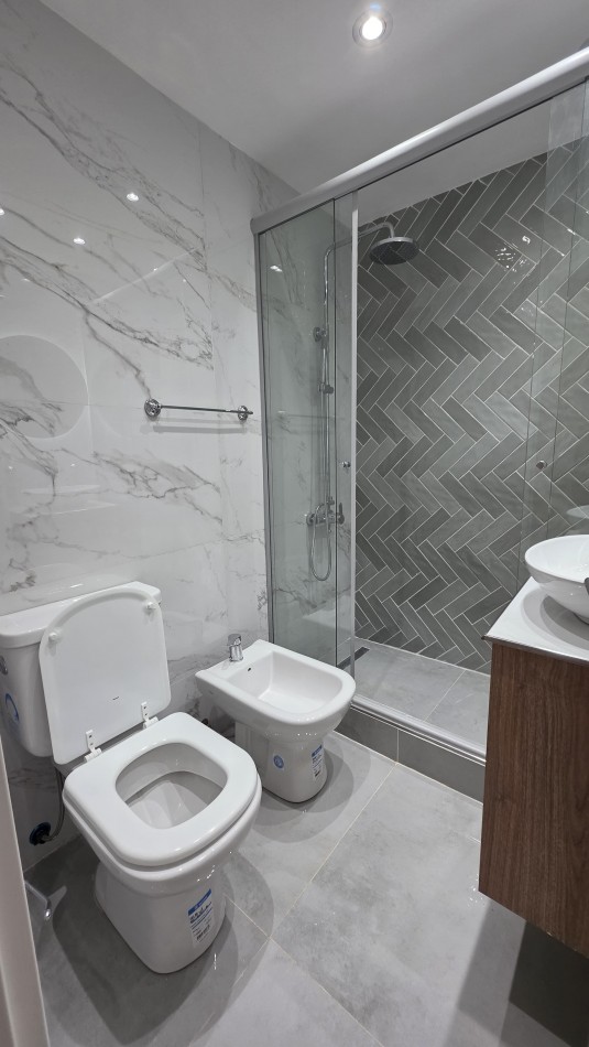 VENTA 2AMB RECICLADO FRENTE CENTRO BALCON ARTEFACTO A ESTRENAR 