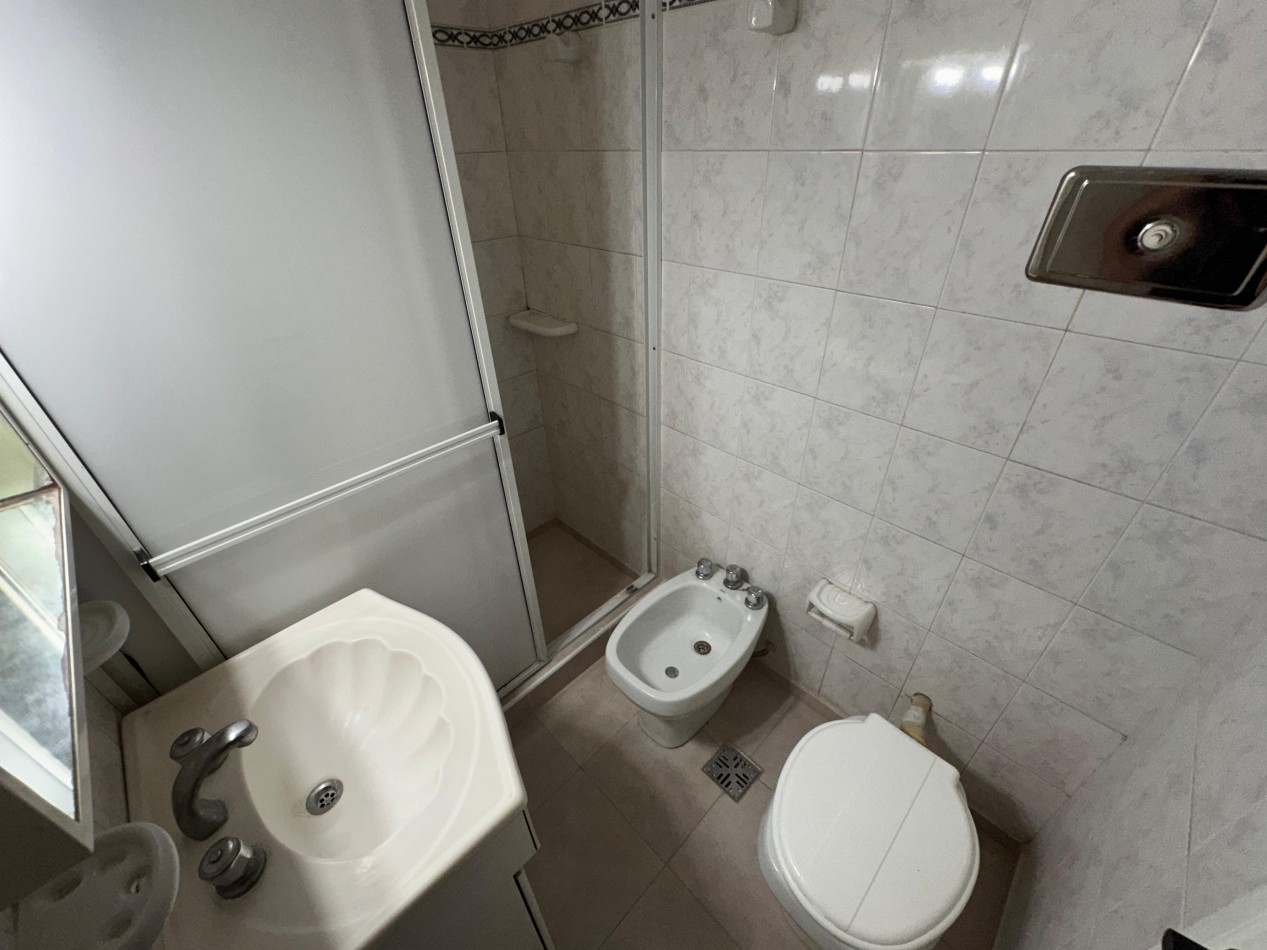 Venta 3AMB FRENTE CON BALCON CENTRO 