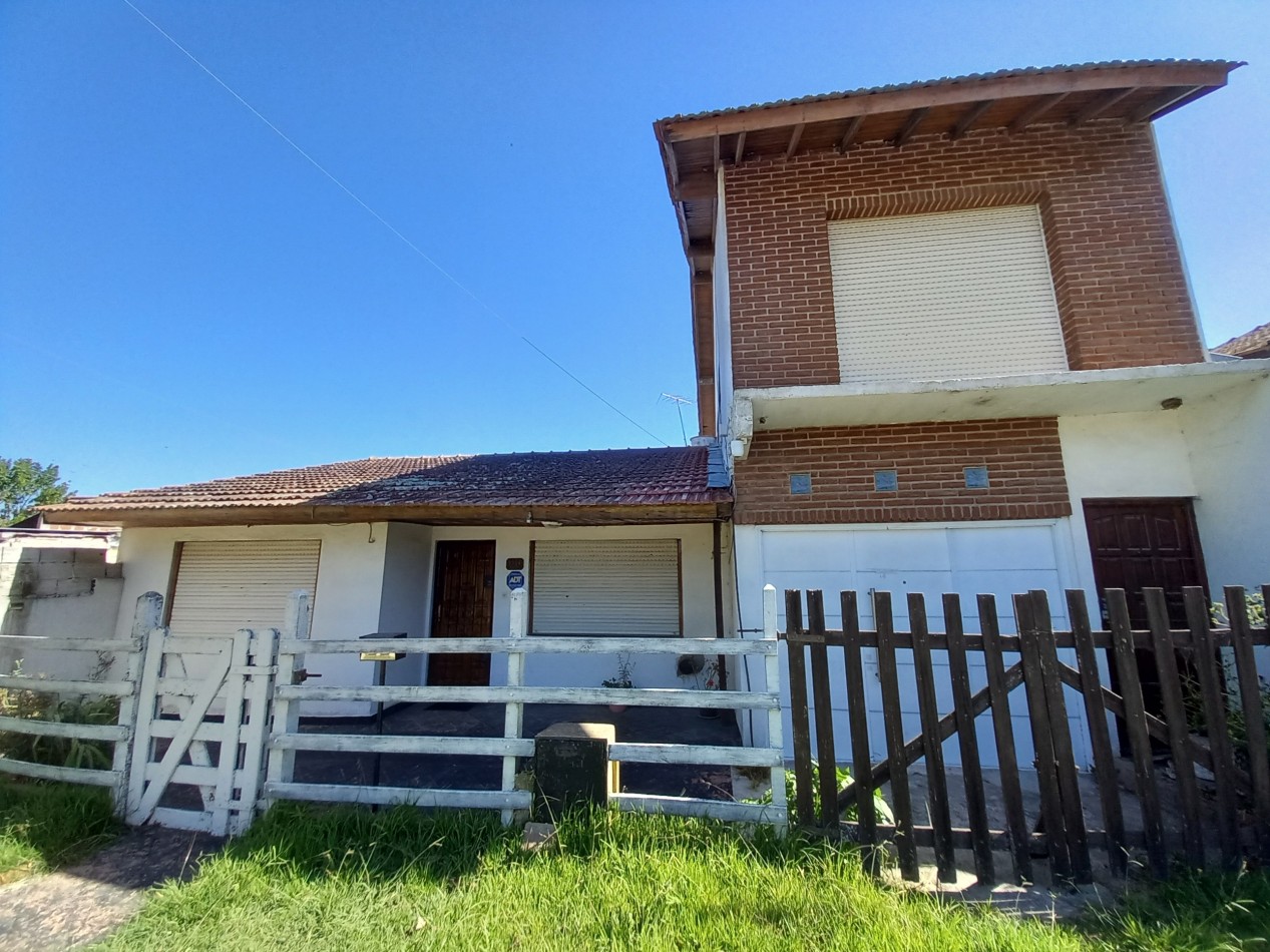  CASA 4AMB 2 BAÑOS PARQUE y COCHERA -MAS DEPARTAMENTO A TERMINAR