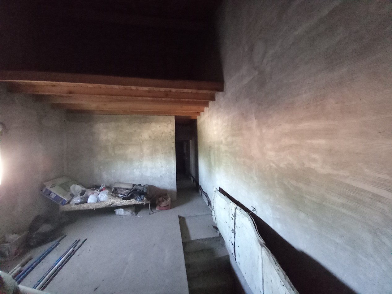  CASA 4AMB 2 BAÑOS PARQUE y COCHERA -MAS DEPARTAMENTO A TERMINAR